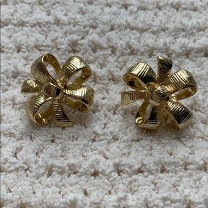 Gold bow earrings